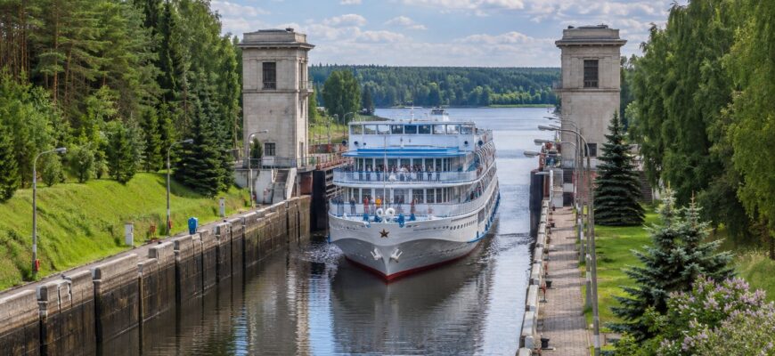 Круиз Москва — Санкт-Петербург на теплоходе: маршрут, шлюзы и остановки